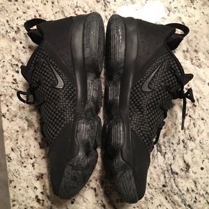 Nike LeBron 14 Low Men’s Basketball shoes